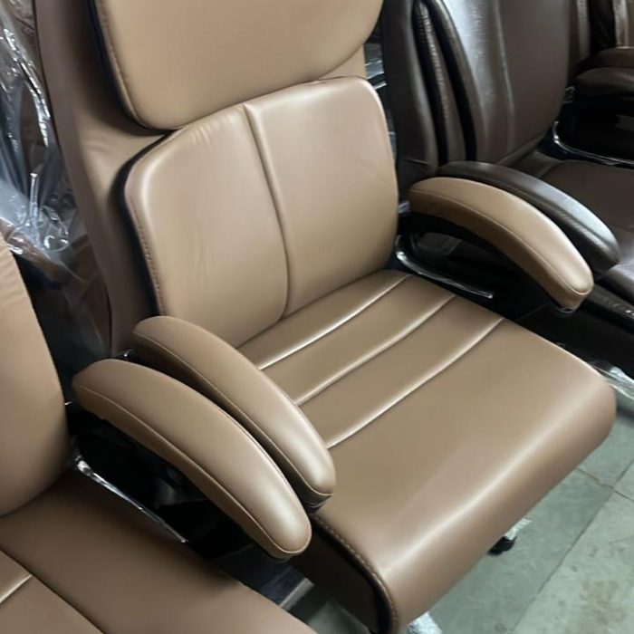 Deluxe High-Back Executive Office Chair – Premium Tan Leatherette Finish