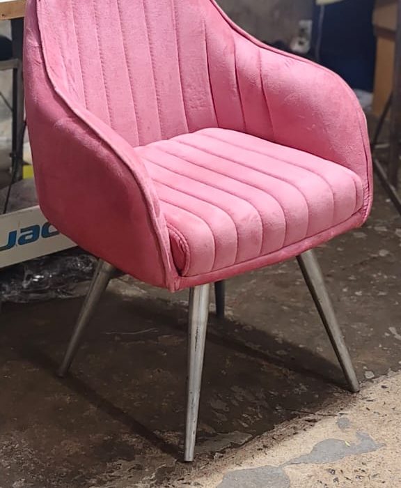 Contemporary Pink Velvet Accent Chair – Barrel Back with Metal Legs