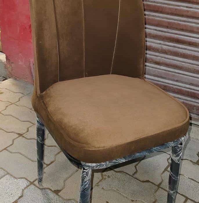 Modern Velvet Dining Chair with Black Metal Legs – Coffee Brown